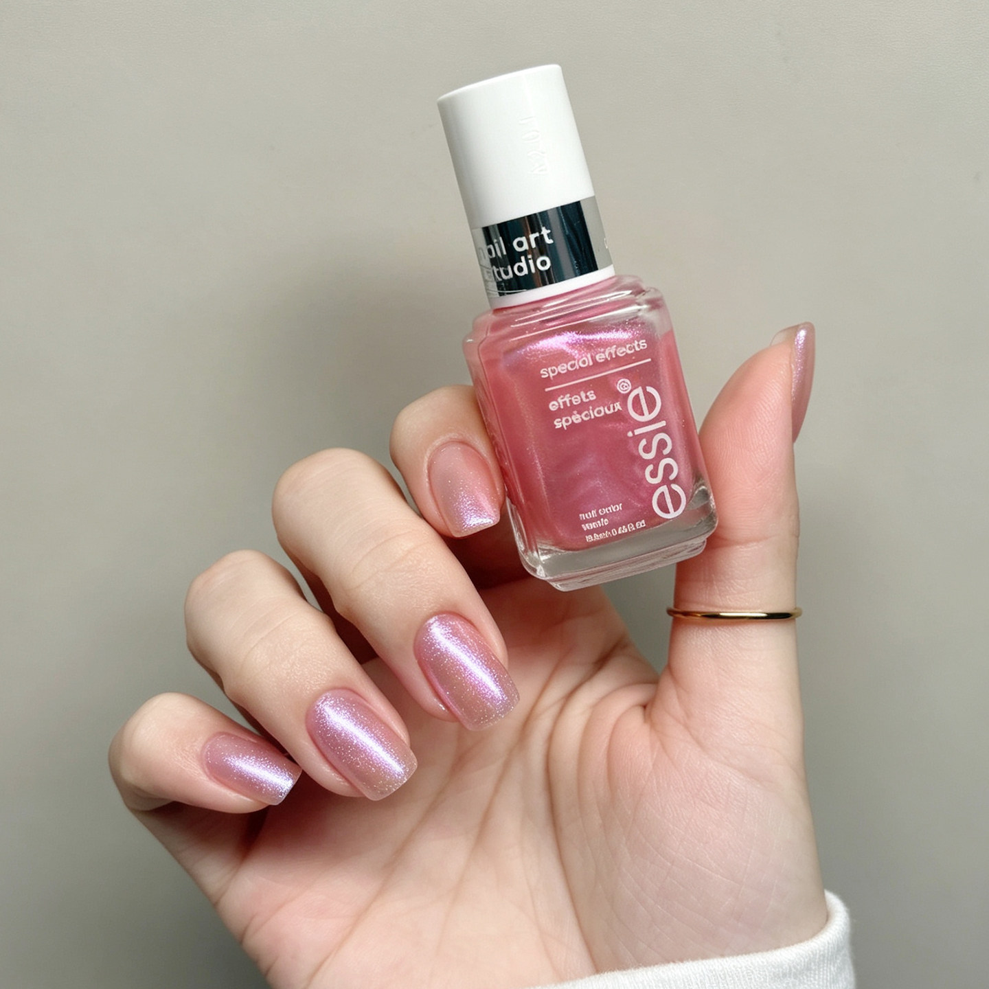 essie银标指甲油20 astral aura 泡泡糖粉细闪免烤持久透粉星光