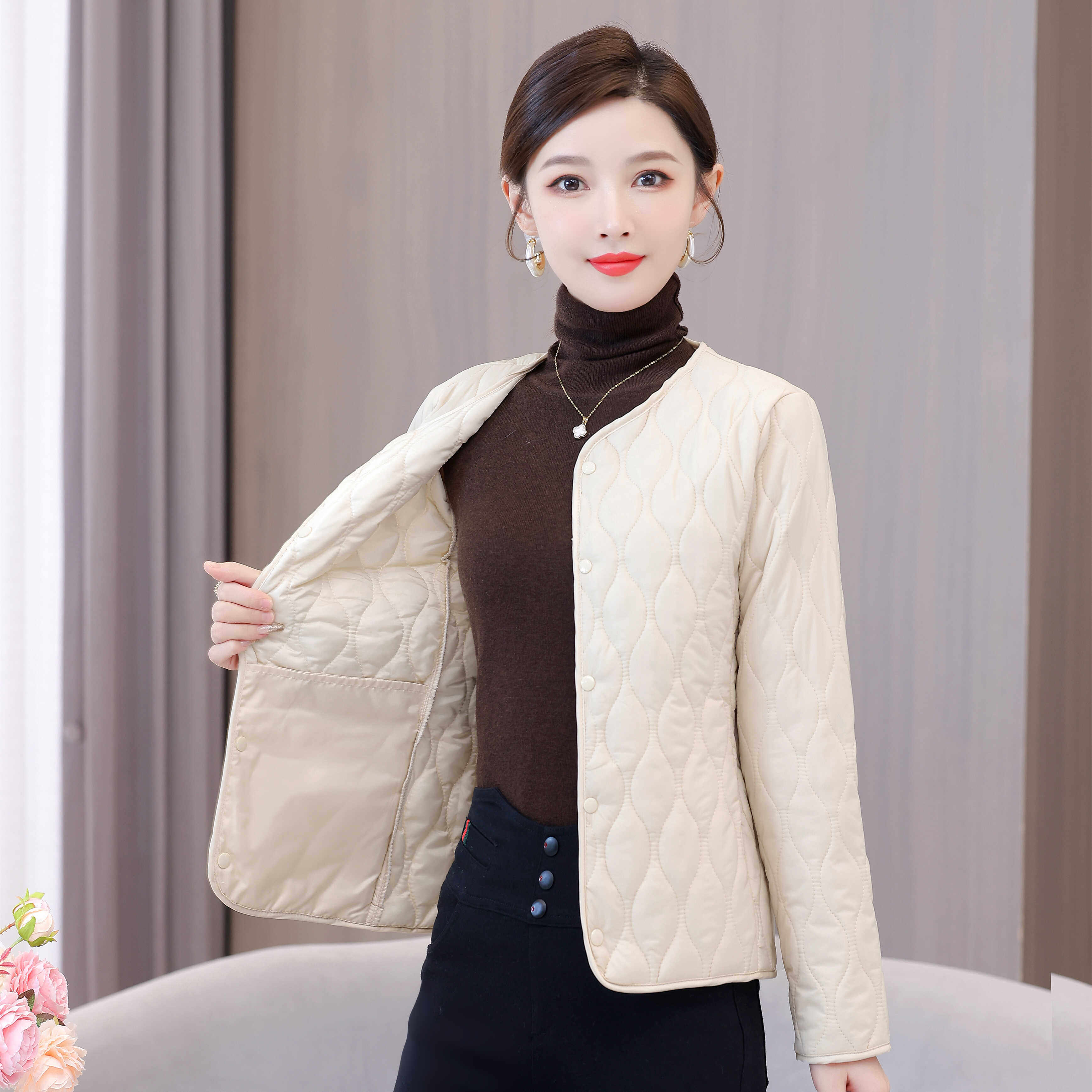 秋冬新款女短款菱格羽绒棉服