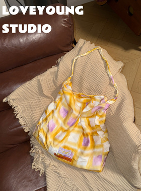 loveyoung 原创“自在如我” 随心背 慵懒风单肩托特黄色格纹包