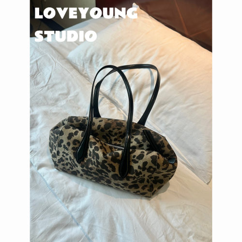 loveyoung 2026秋新款 极简风复古豹纹单肩托特包通勤枕头包