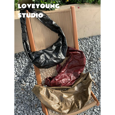 loveyoung 勃艮第红色牛角包 慵懒风轻便饺子包斜挎包2025新款