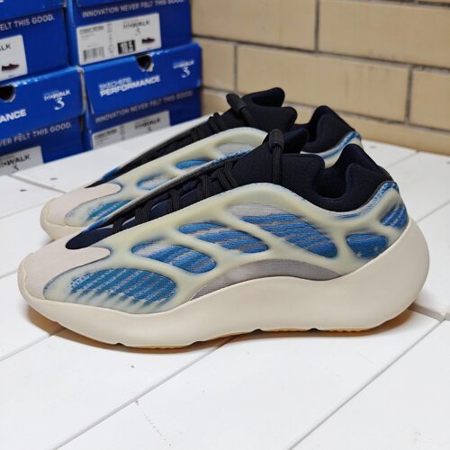 阿迪达斯 椰子700男女Yeezy 700运动休闲鞋EF2829