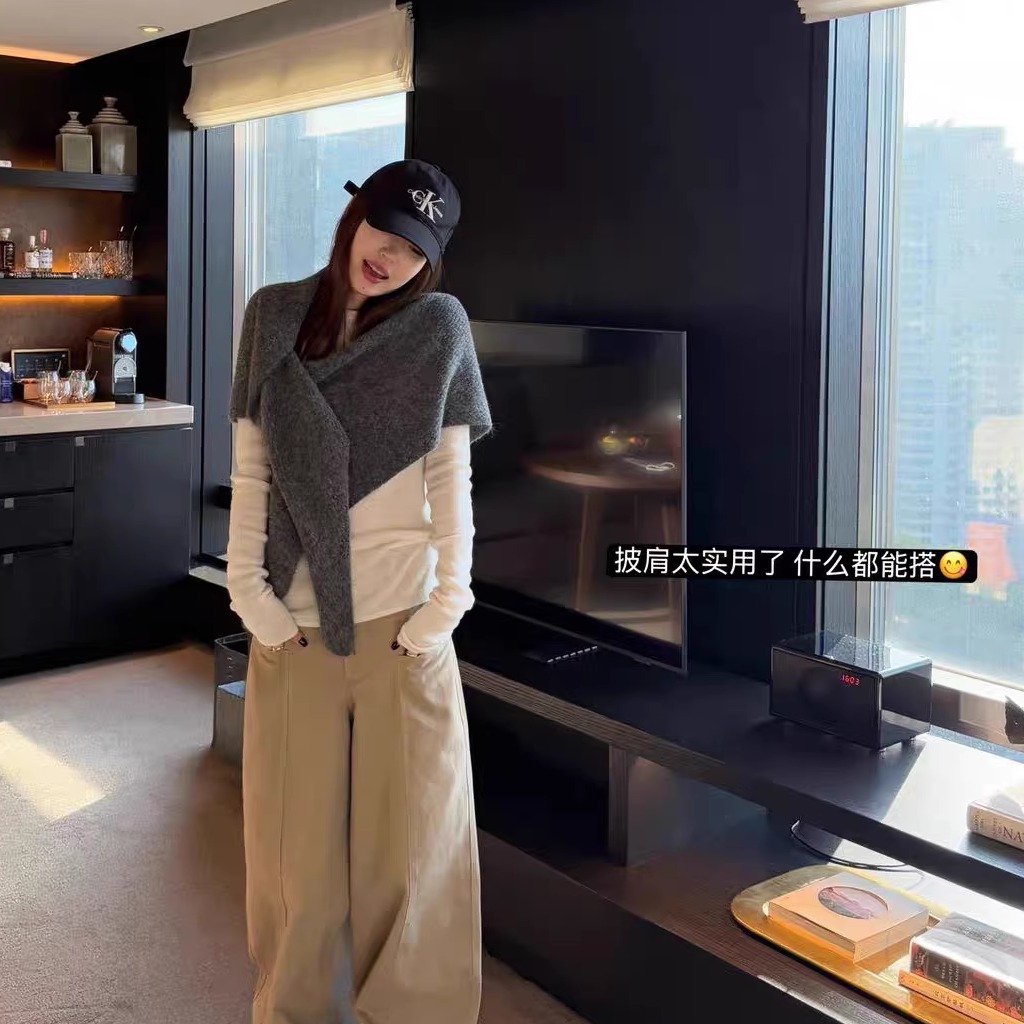 oker章壳儿正品~绵羊毛三角披肩韩国冬季百搭保暖围脖围巾搭配女