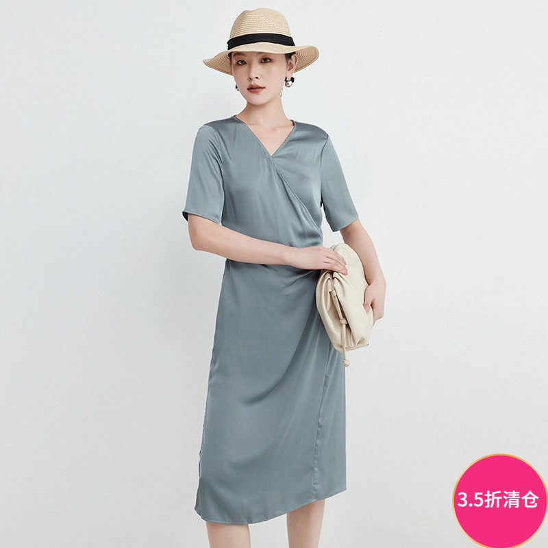 优雅气质缎面V领连衣裙