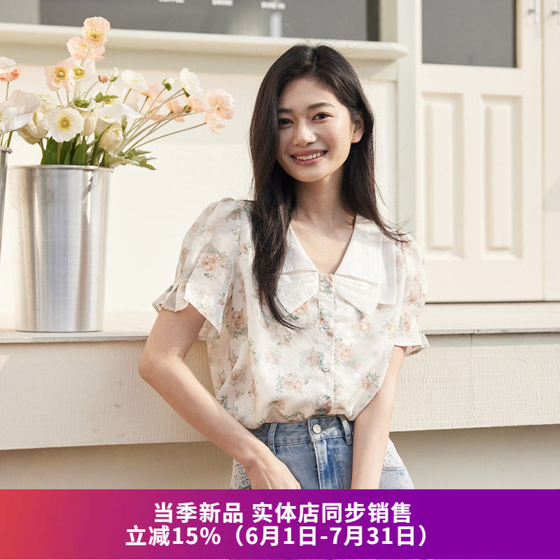 娃娃领碎花泡泡袖衬衫