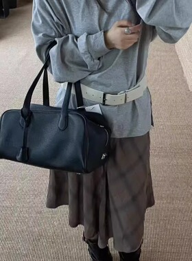 头层牛皮波士顿枕头包保龄球腋下包韩版托特包单肩包女2025新款冬