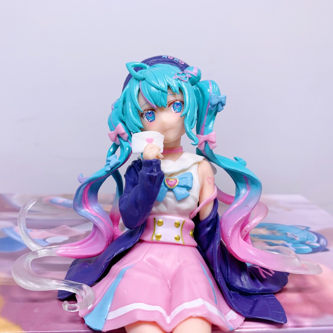 MIKU 初音 长发公主 压杯面 坐姿 车载 机箱 公仔 摆件 盒装手办