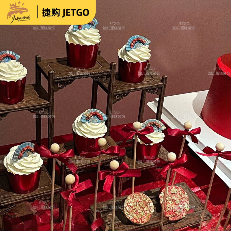 红色婚礼甜品台装饰订婚主题布置棒棒糖棍子蝴蝶结纸杯子蛋糕扇子