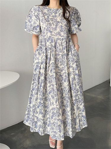 茶歇法式赫本风碎花连衣裙子女夏