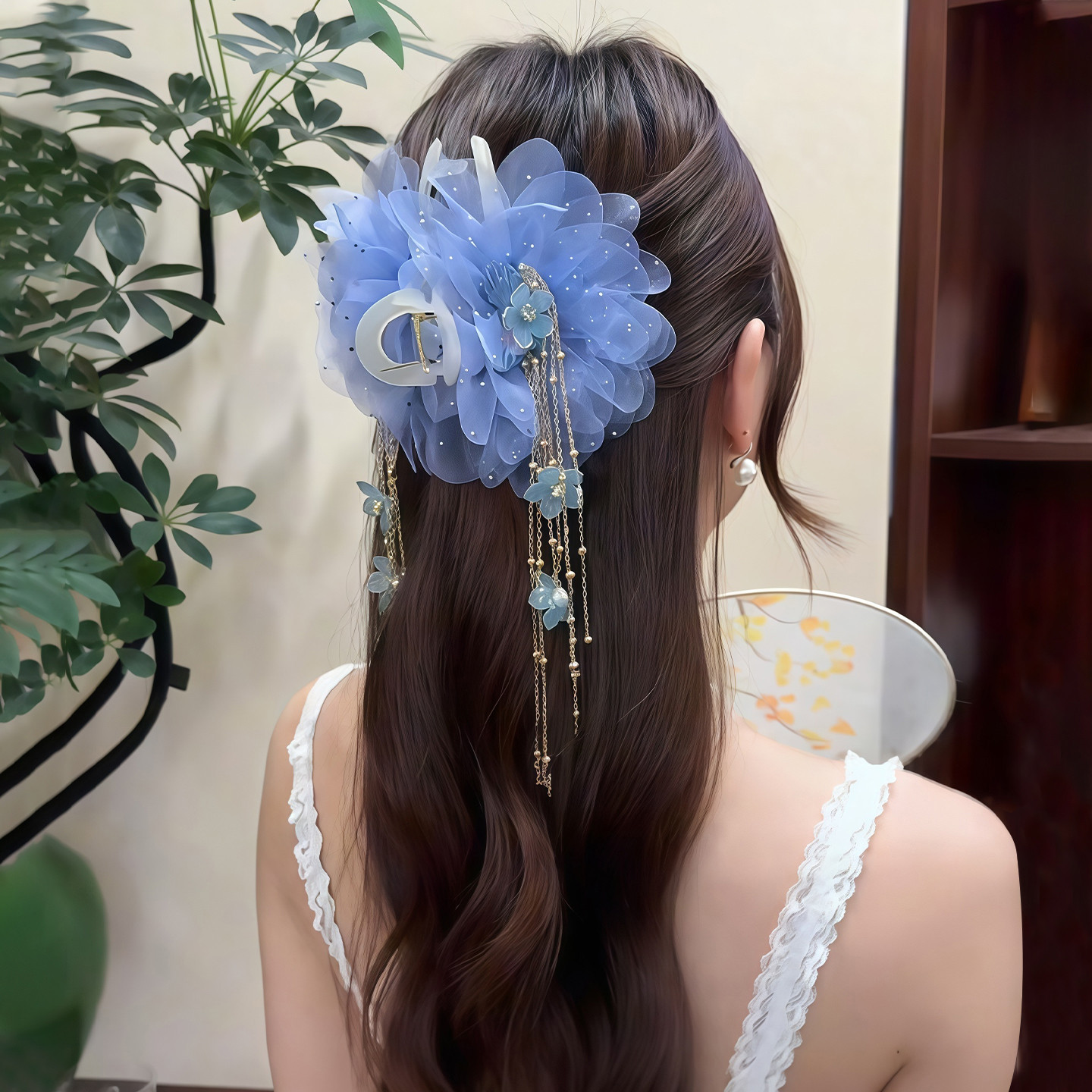半扎发蓝色花朵流苏蝴蝶吻花抓夹2026新款高级感后脑勺头发发夹女