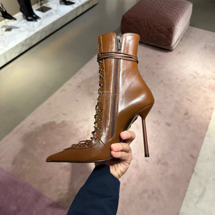 米西家尖头绑带短靴子女2025秋冬新款棕色镂空时装靴欧美风辣妹靴