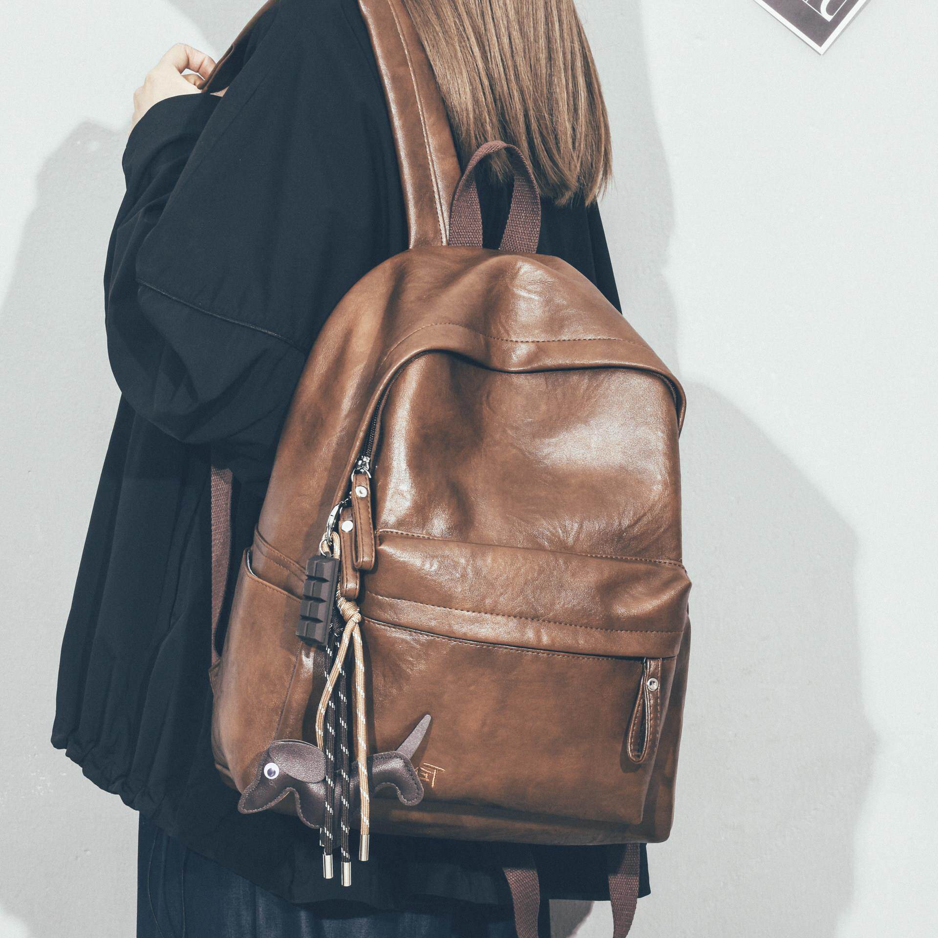 Daben Widod复古软皮双肩包女轻便百搭高中书包上班通勤旅游背包