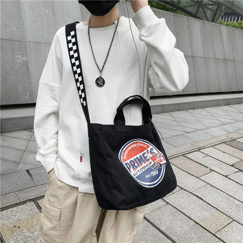 潮牌休闲风上课轻便大容量斜挎包