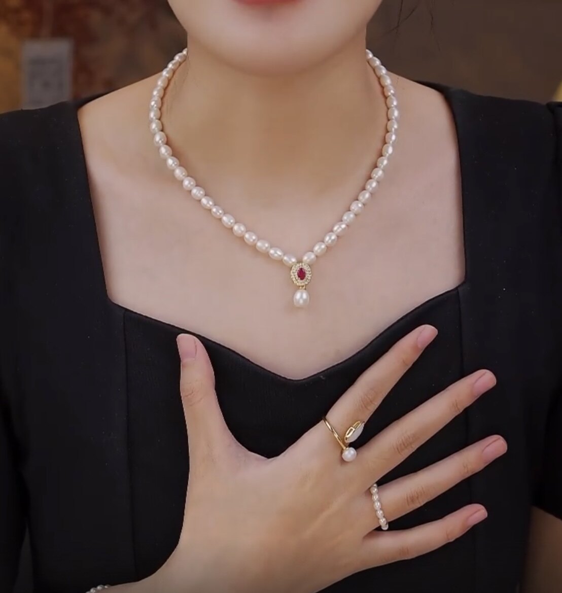 天然珍珠项链女款轻奢小众高级感锁骨链百搭毛衣链送妈妈闺蜜礼物