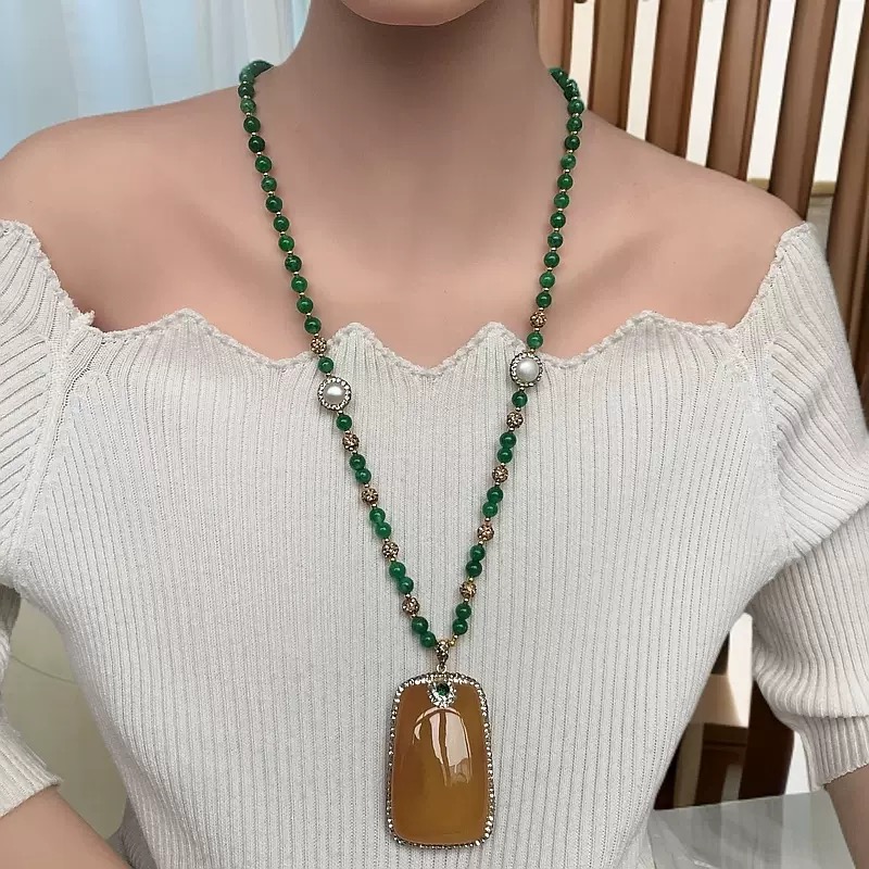 玛瑙玉石吊坠项链女款轻奢小众高级感锁骨链百搭毛衣链送妈妈礼物