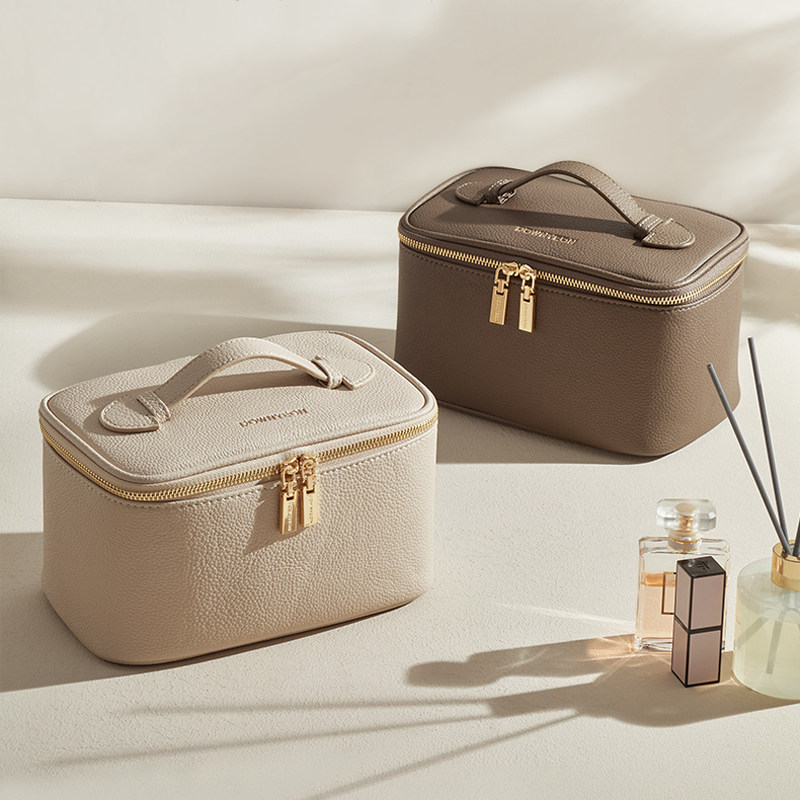 化妆包女2013新款便携大容量高级感手提旅行化妆品刷收纳包洗漱袋