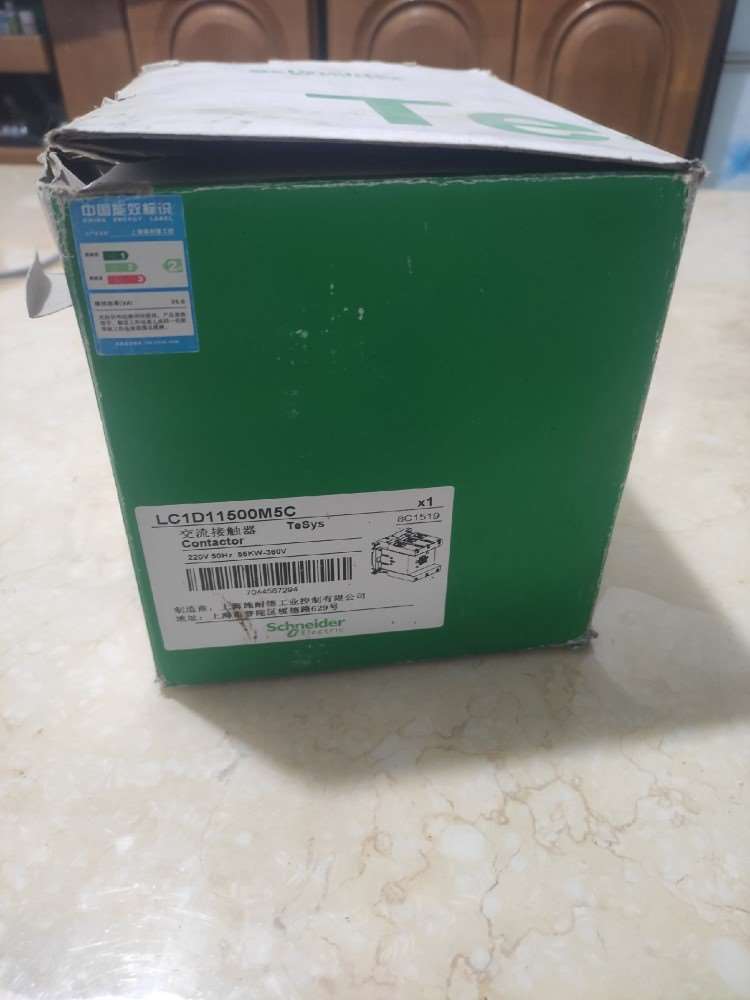 施耐德LC1D150接触器AC220V.包装烂了