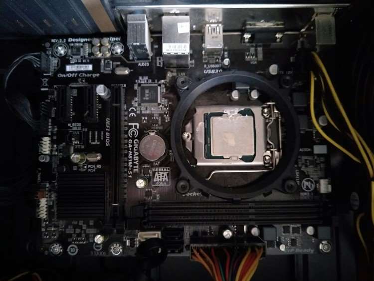 拆机技嘉H81M–S1+i34160处理器板U成色很