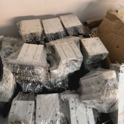 亚德客 HFY32 ，HFK32F，HFKL25手指气缸，(议价）