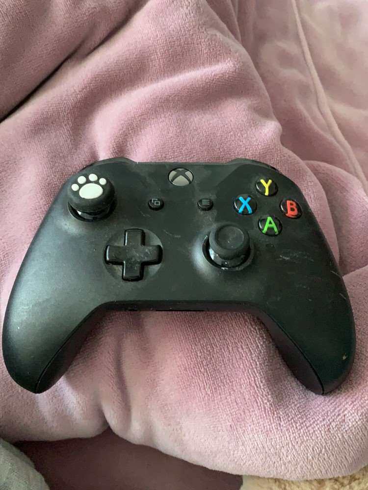 Xboxones手柄货1708型,成色自己看图黑色型