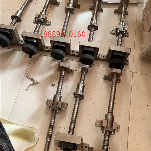 滚珠丝杆自带支架。丝直径20,总长470,东西漂亮。有需要的