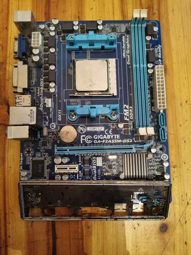 拆机技嘉F2A55M-DS2+740四核处理器