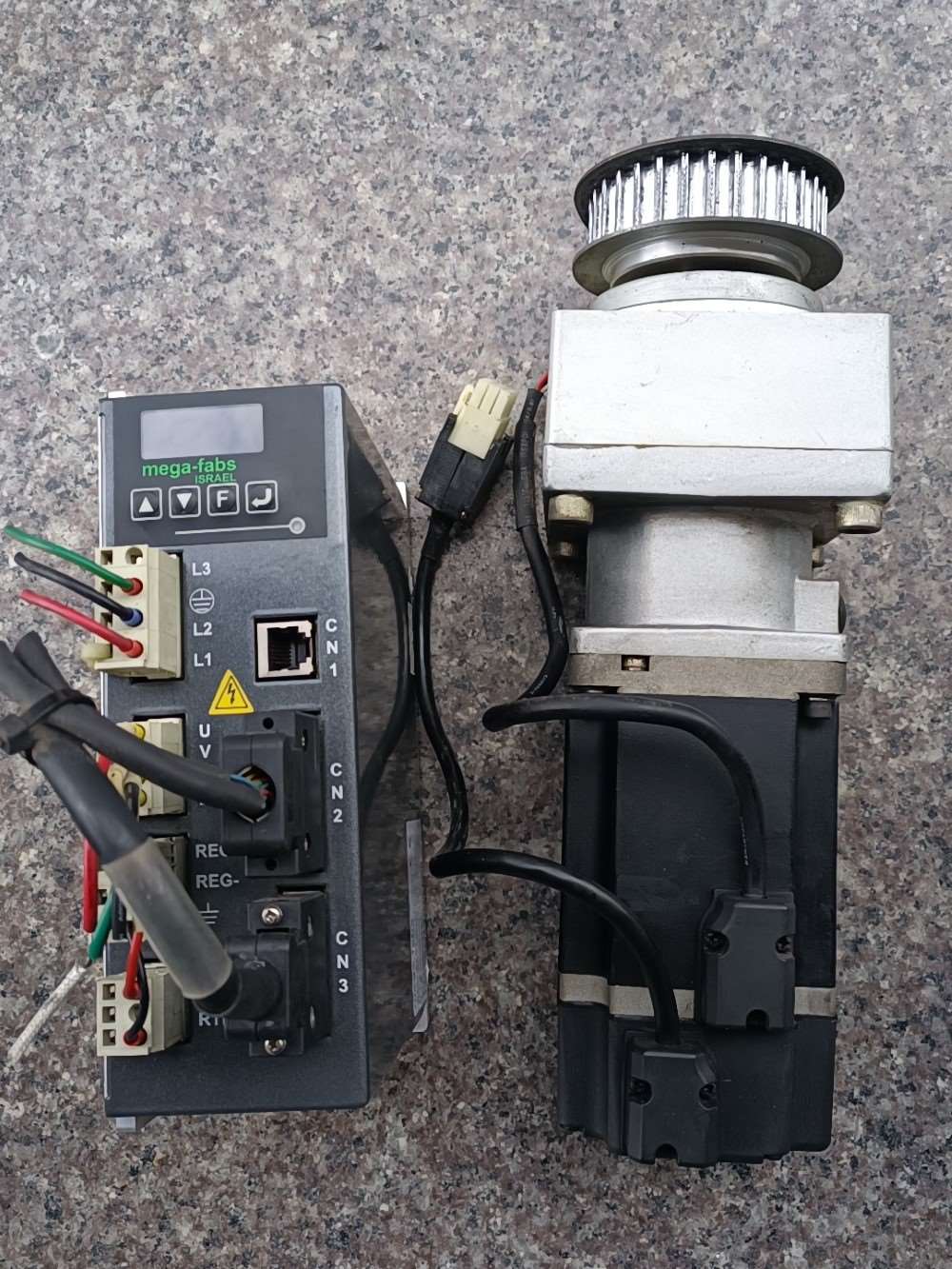 拆机伺服驱动器D2-SR十电机FRAC10752201一