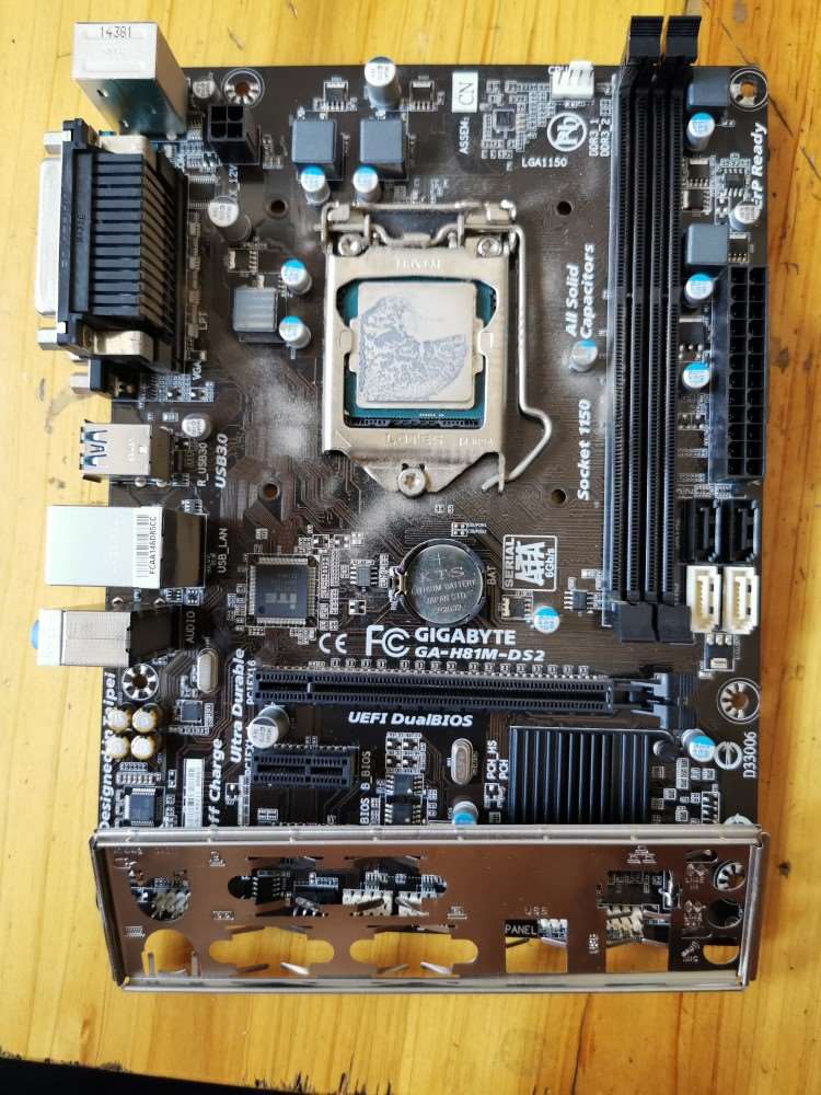 拆机成色很新的技嘉H81M+i34160处理器板子