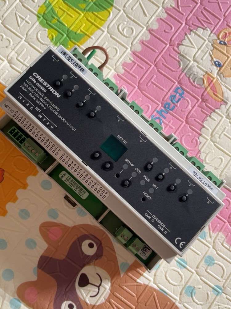 CRESTRONDIN-8SW8强电继电器,项目拆机下来