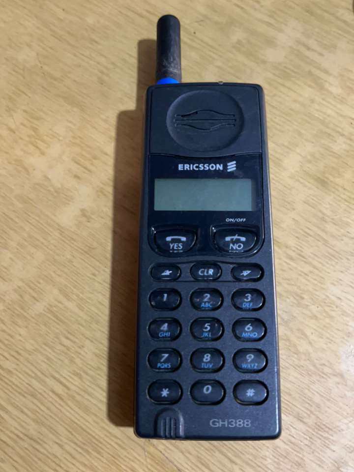 爱立信GH388开机正常.品相还可以.单机无充电器.