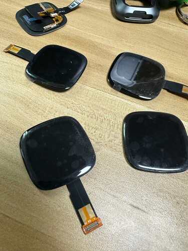 FitbitVersa3屏幕总成组件数量大概300个