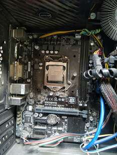 拆机技嘉载H110M-DS2V有看中的下手上边有灰吹