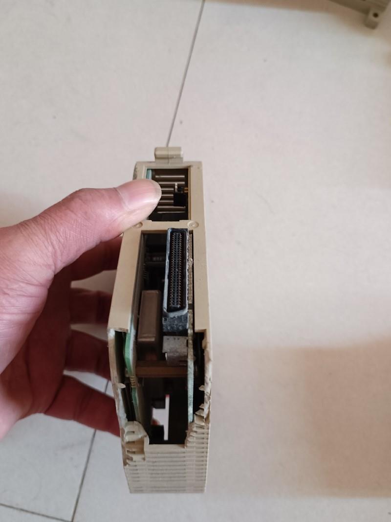 拆机欧姆龙PLC模拟量模块CS1W-AD081-V1,外壳有