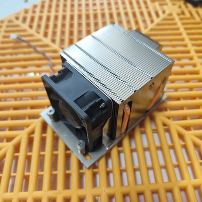 AMD EPYC霄龙 TR4- SP3/撕裂者3990X C(议价）