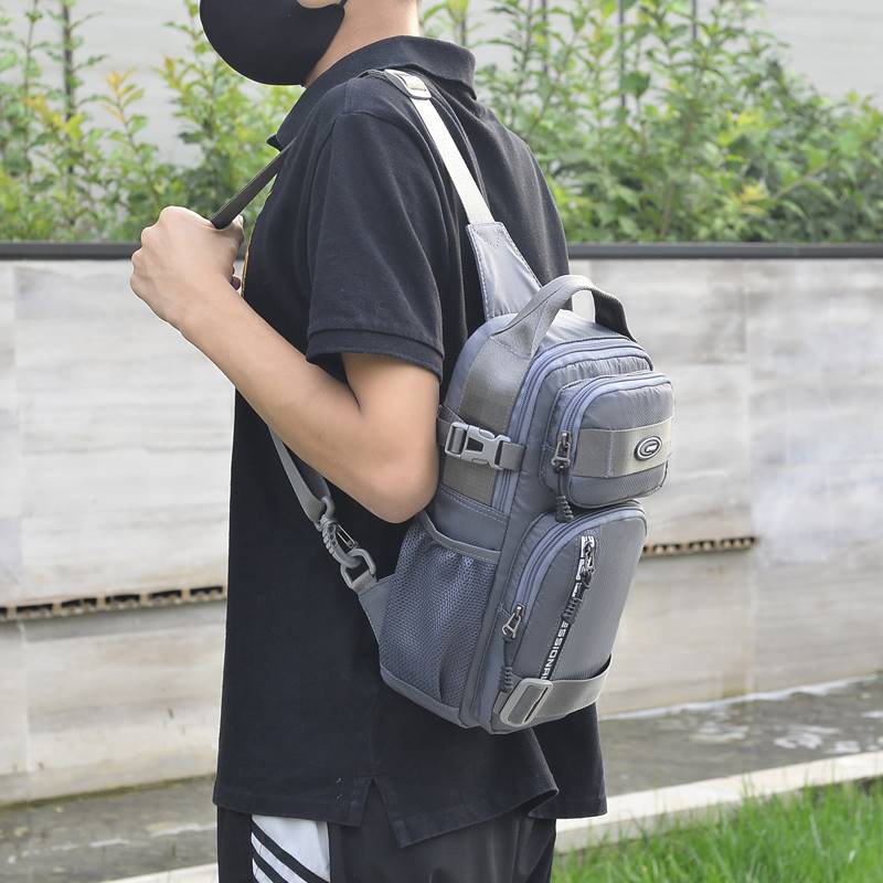 户外大号胸包2023新款男士休闲单肩包牛津布斜挎包多功能防水背包