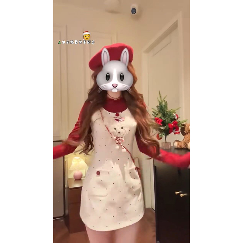 红色针织打底衫+背心短裙