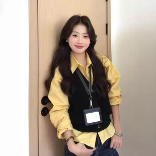 秋季时尚套装黑色短款V领针织毛衣开衫叠穿黄色衬衫女一整套穿搭