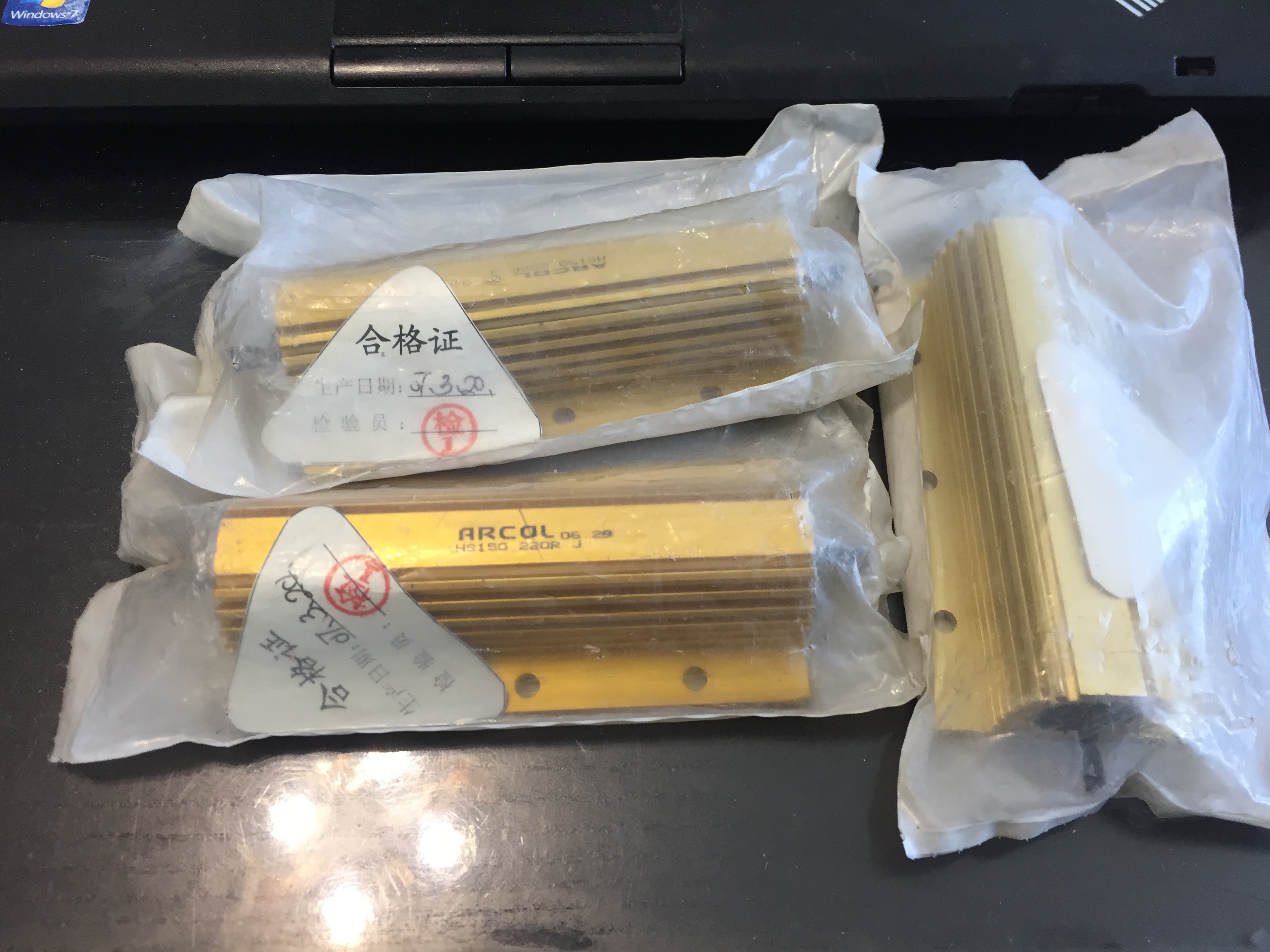 ARCOL  HS150 220R J  ；正品全新 309-1352  现货 150W 220R