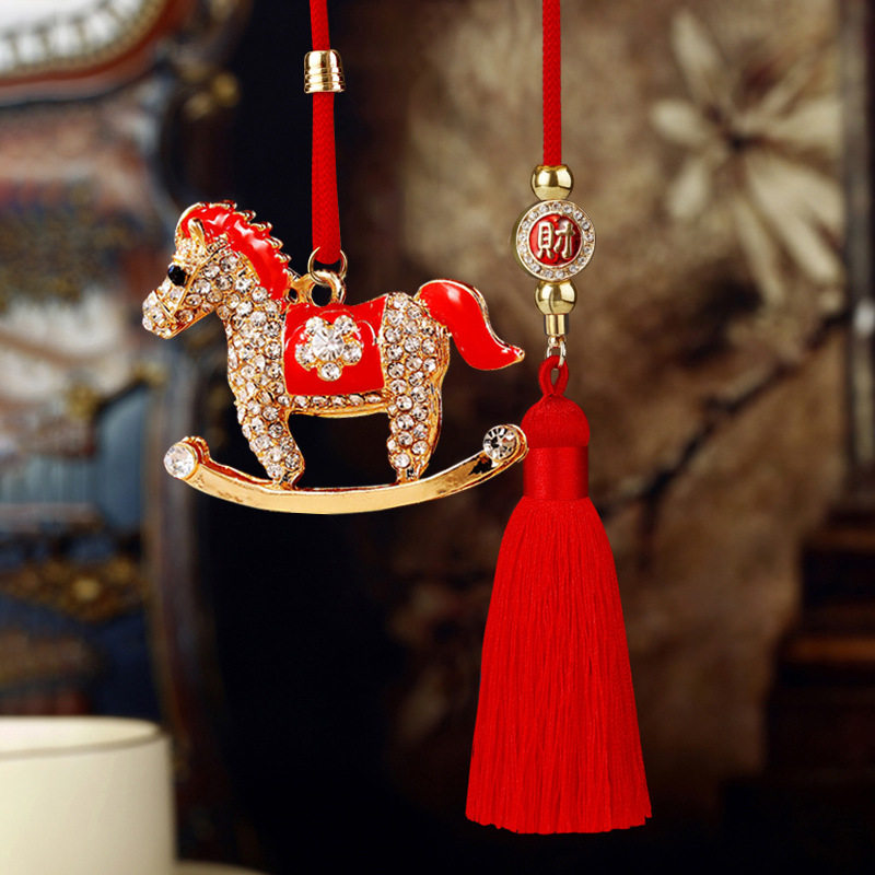 国潮生肖小马镶钻汽车钥匙扣女包挂件配饰钥匙链圈花朵小木马车挂