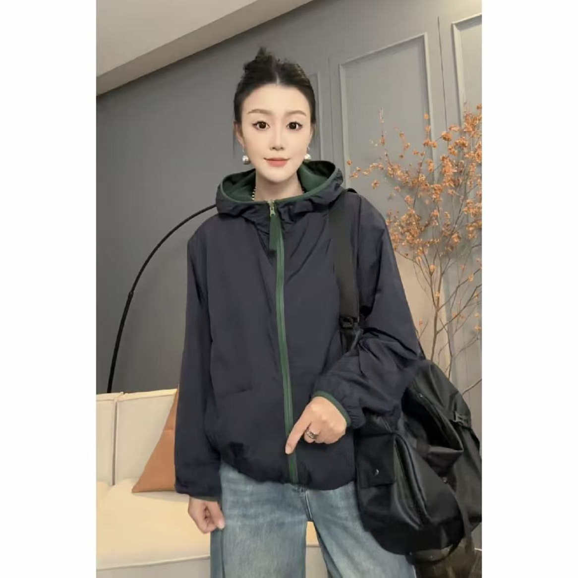 简约连帽加绒冲锋衣防风软料外套