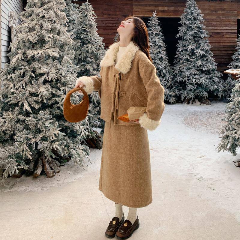卡其色文艺范毛呢套装女身款20接25冬新羊羔毛拼羽绒服半裙c182-9