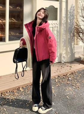 多胺绒风红色连帽短款羽绒服女202C098-906冬新款小个子保暖白鸭