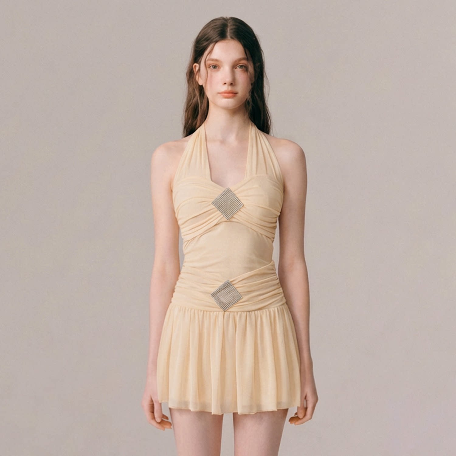 徐苏苏 绝美泰式高级感2026新款保守温泉度假海边平角连体泳衣女