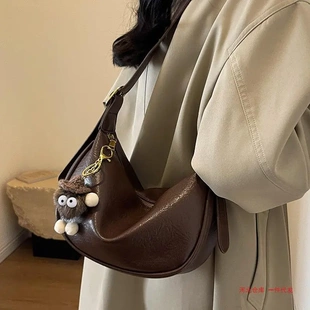 高級(jí)質(zhì)感小包包女2025新款 小眾輕奢單肩斜挎包春夏百搭超火餃子包