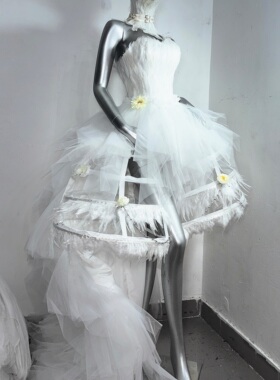 圣骸天鹅*TDH原创纯白哥特银链装饰鸟笼裙羽毛胸衣拖尾礼服连衣裙