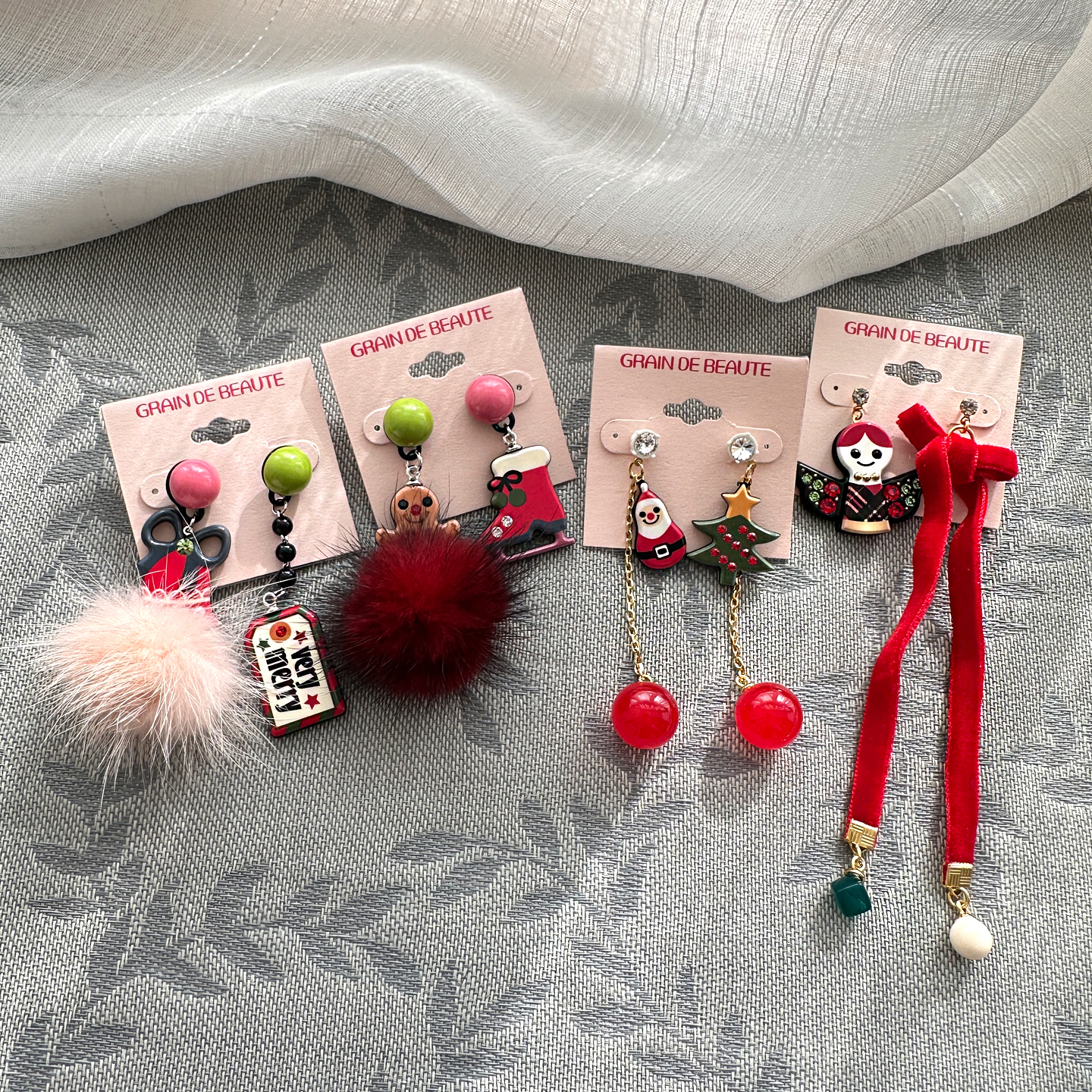韩国AZNAVOUR/GRAIN de BEAUTE 百搭时尚 圣诞毛球耳钉耳环耳饰