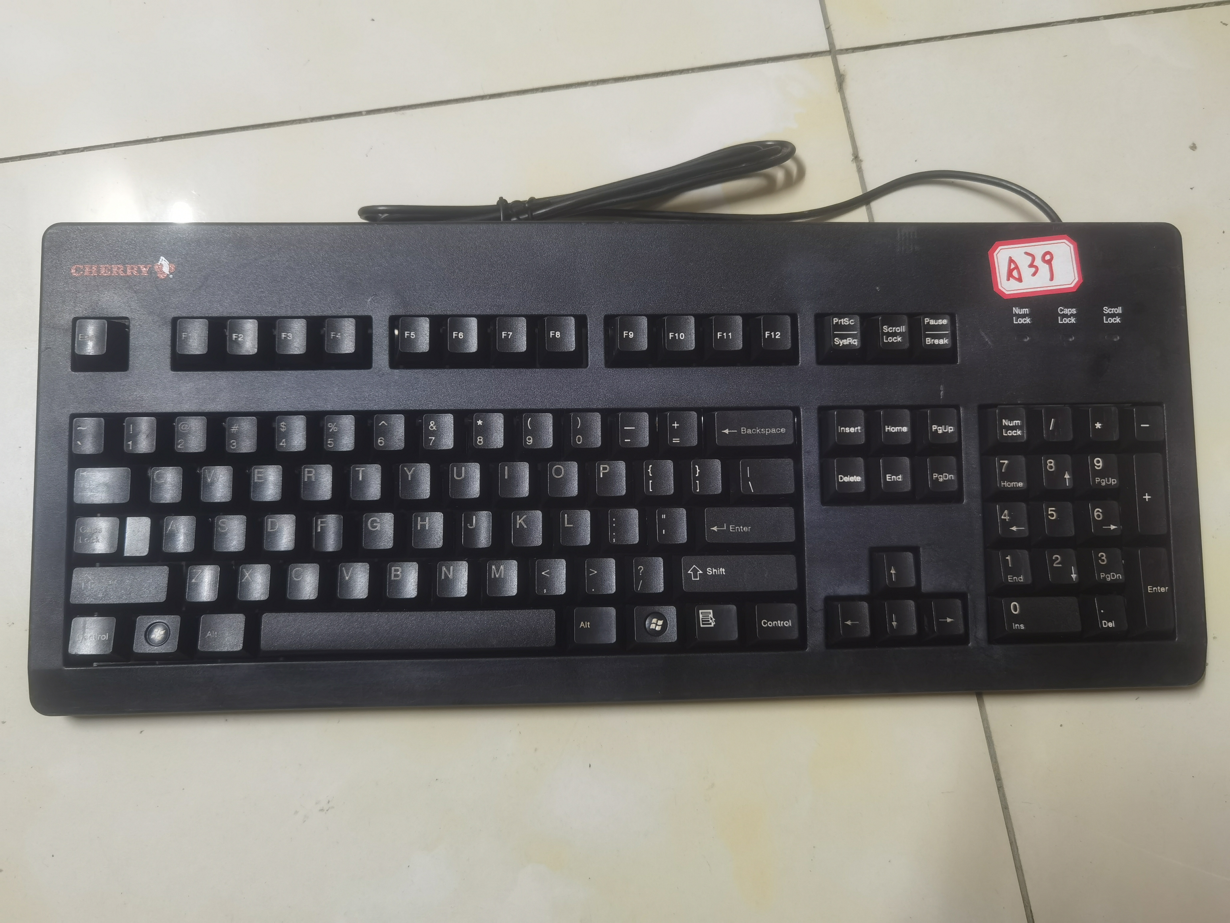 樱桃谷 MX3000 USB G80-3494LYCUS-2机械键盘 红轴 实物图