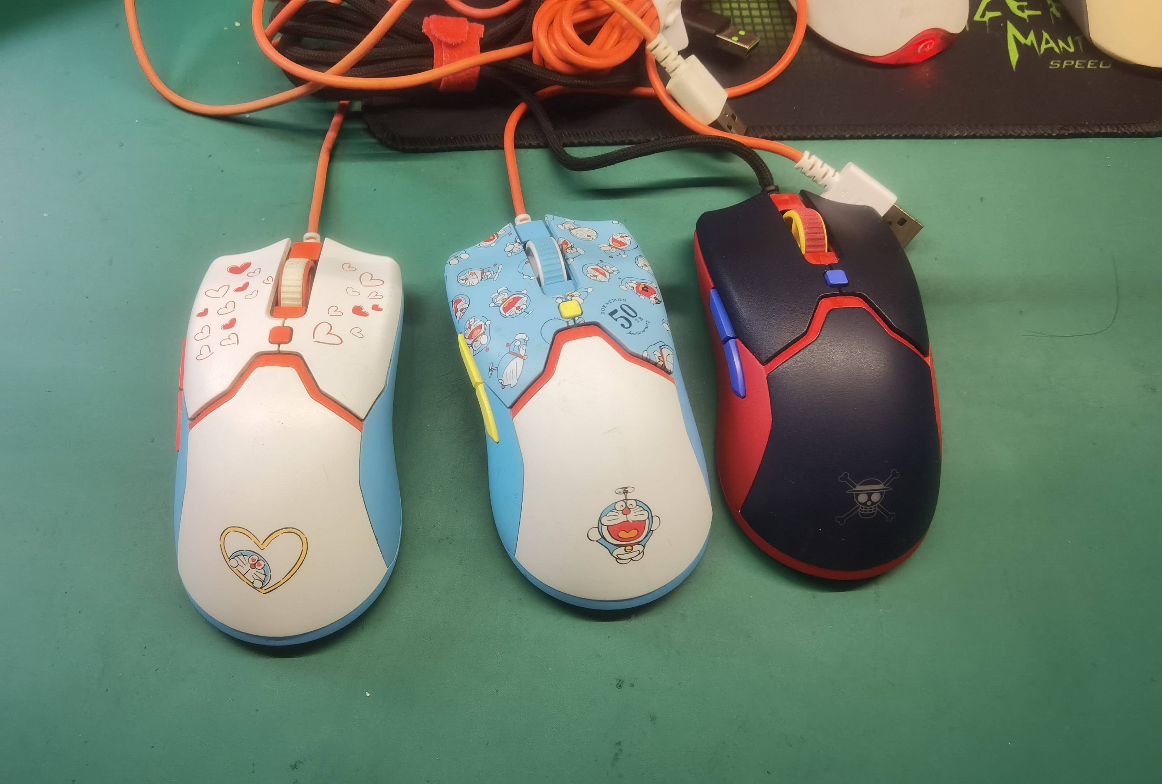 二手雷蛇毒蝰mini 哆啦A梦海贼王三丽欧限定款鼠标RZ01-0325 - 实物图