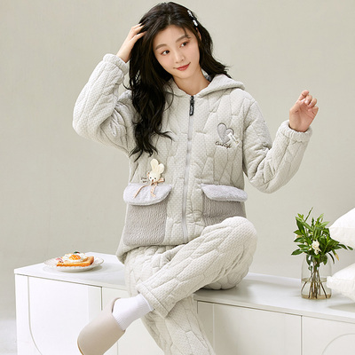 秋冬季珊瑚绒睡衣女款加绒加厚三层夹棉法兰绒连帽保暖家居服套装