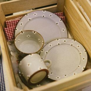 日器·葛西国太朗 山口麻子 日本作家手作雏菊苹果餐盘饭碗口杯